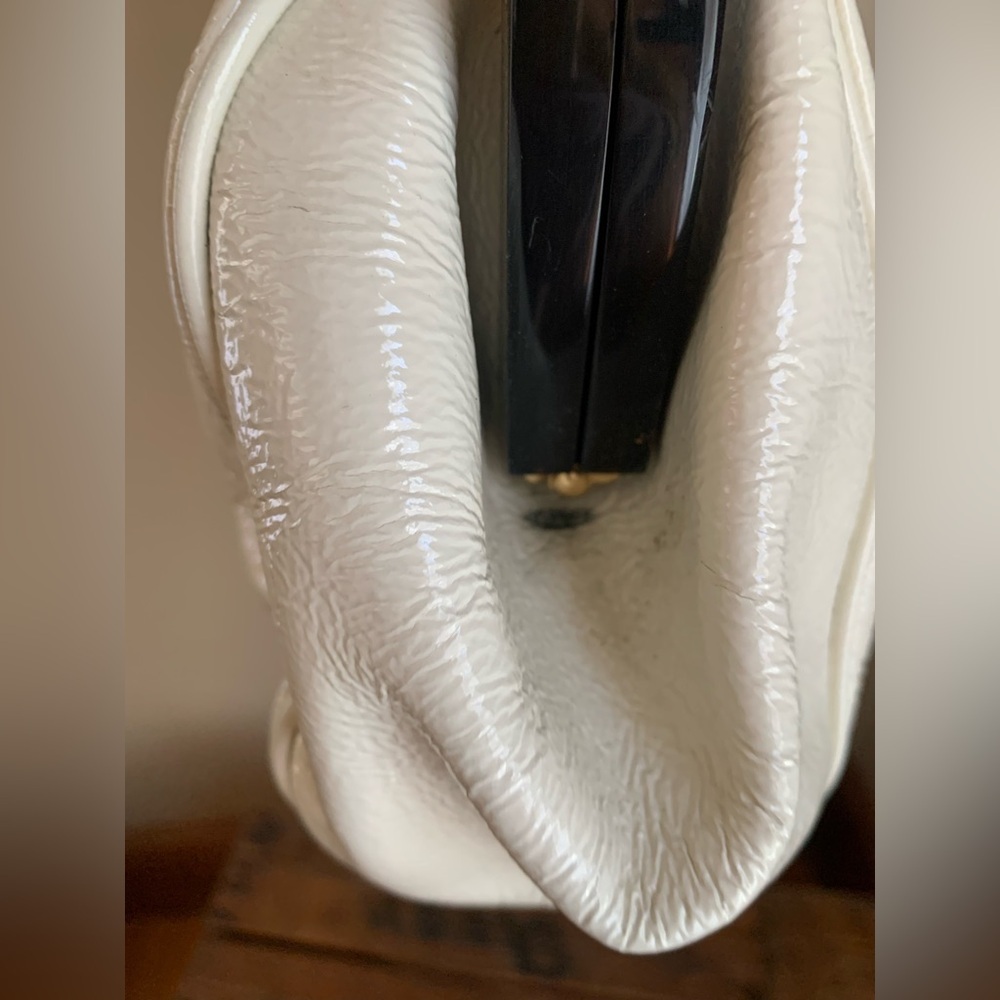 Hobo International White Patent Leather w/ Black Frame Bag clam shell vtg retro - Picture 5 of 16